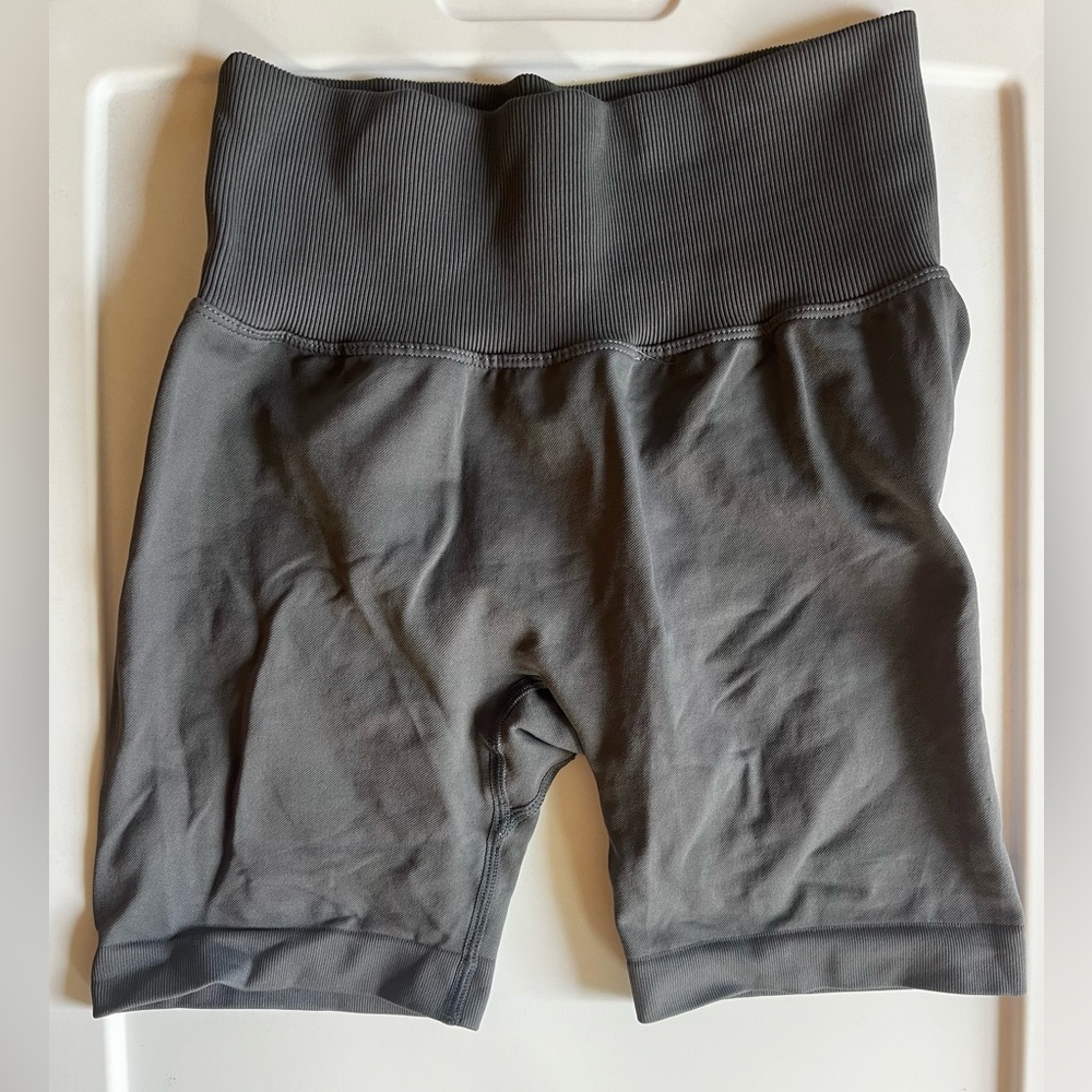 Butt scrunch biker shorts